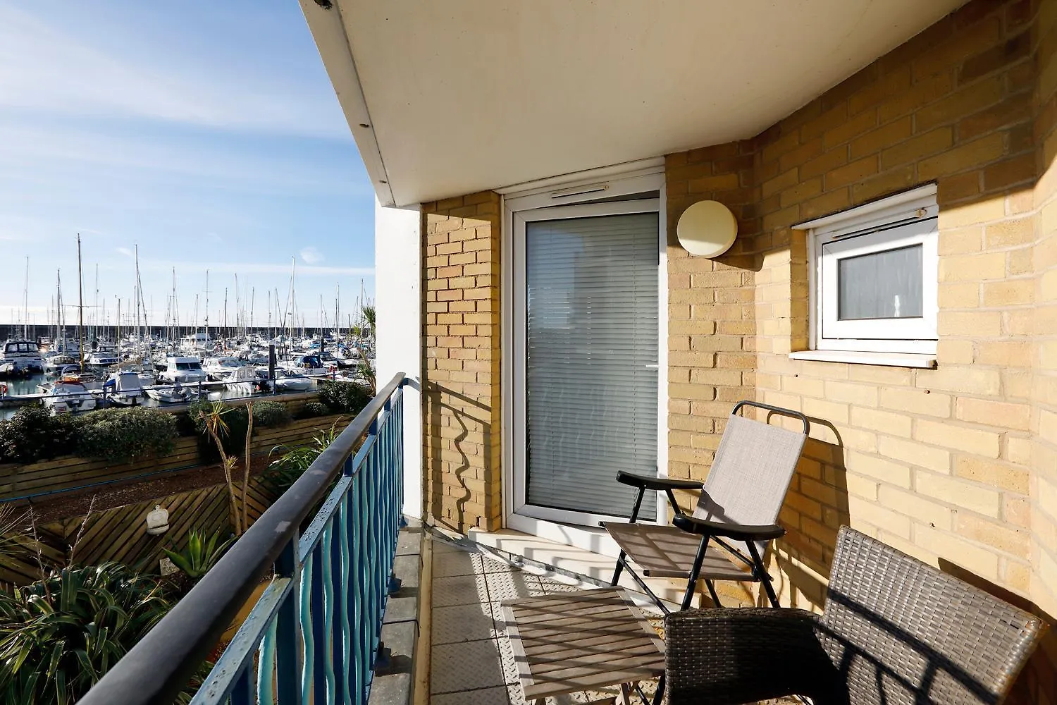 2Br Apartment With Balcony On Brighton Marina