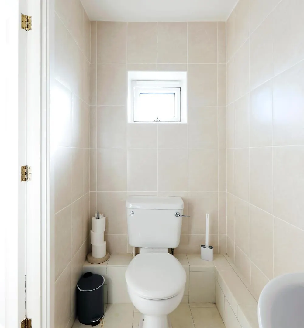 2Br Apartment With Balcony On Brighton Marina