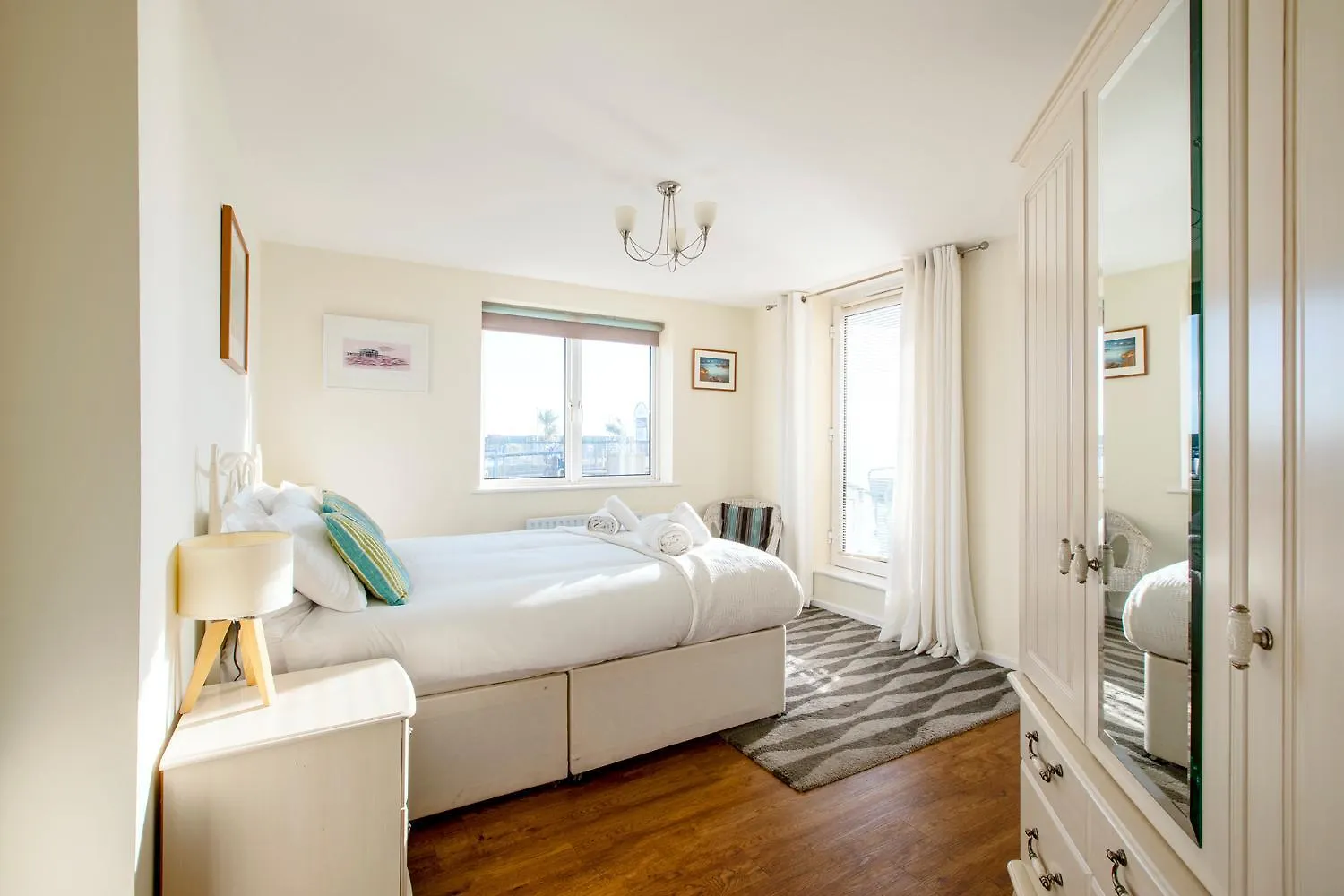 2Br Apartment With Balcony On Brighton Marina