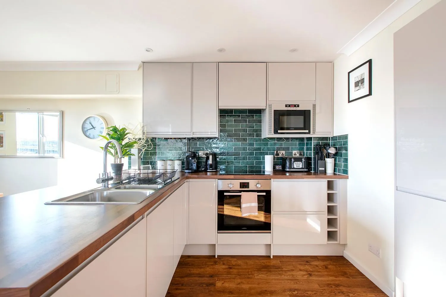 2Br Apartment With Balcony On Brighton Marina