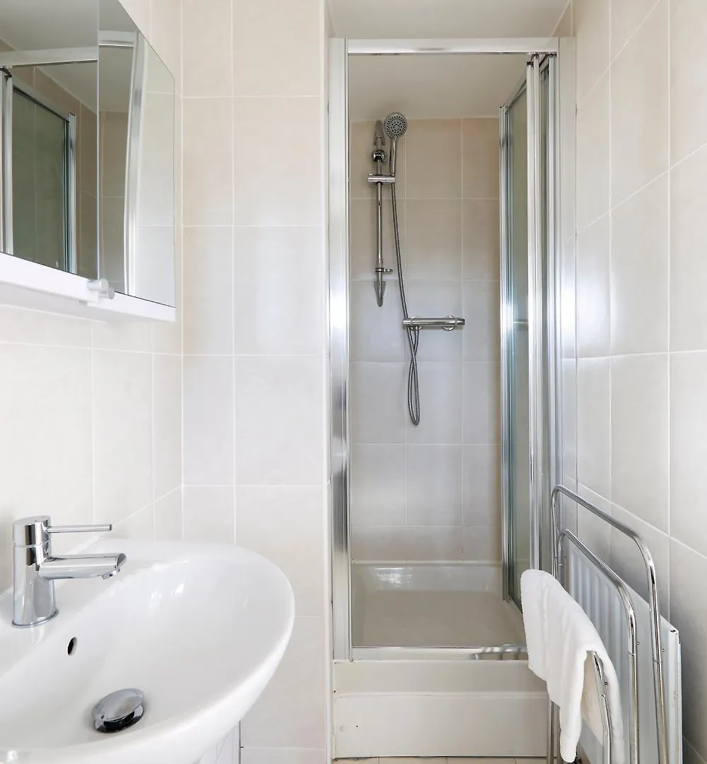 2Br Apartment With Balcony On Brighton Marina 0*,