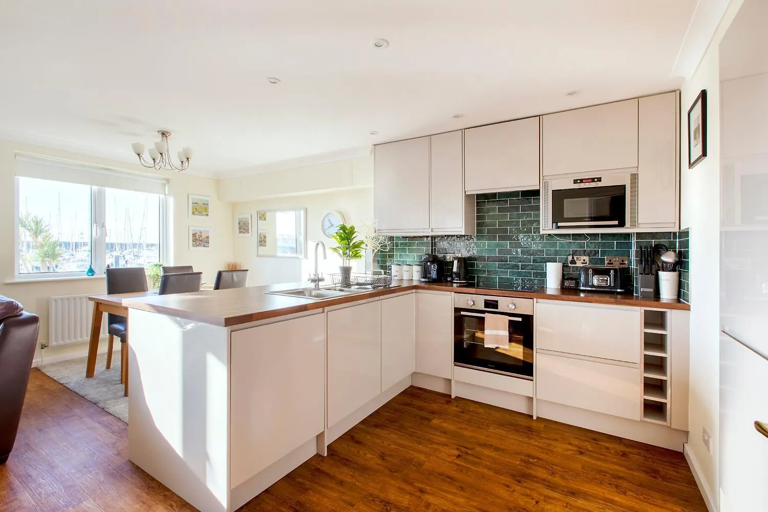 2Br Apartment With Balcony On Brighton Marina