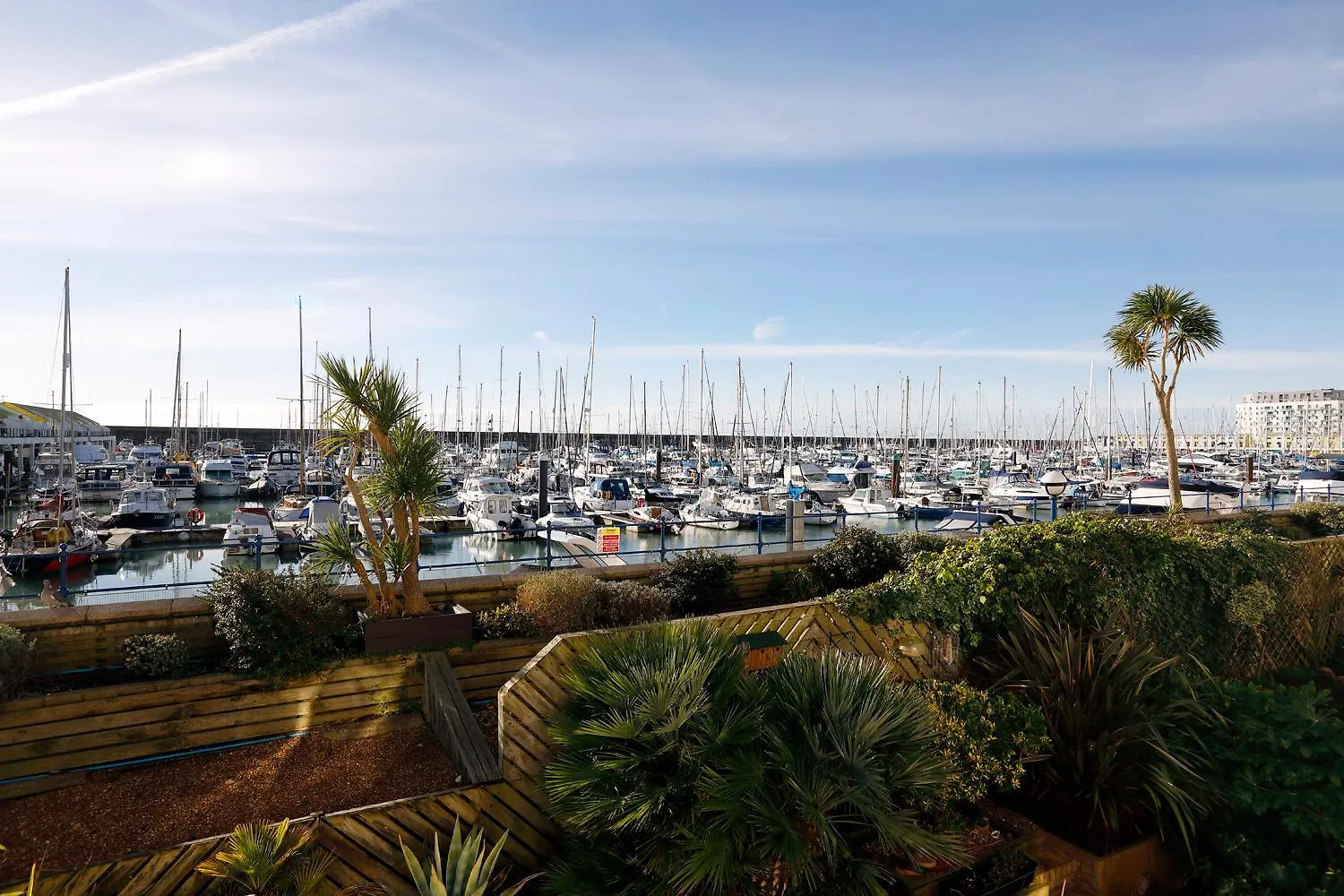 2Br Apartment With Balcony On Brighton Marina